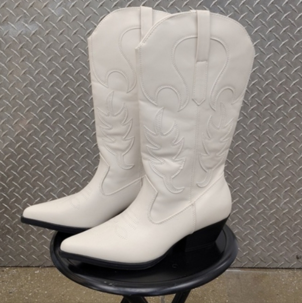 Cowboy Country Western Boots Rustic Pull On White Size 9 NWT Festival